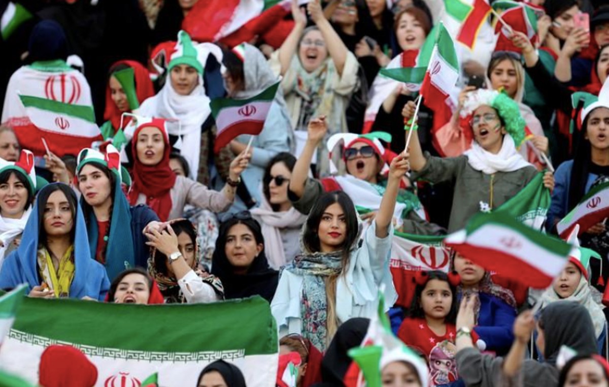 Mujeres iraníes en partido clasificatorio para el Mundial de Qatar (Reuters)