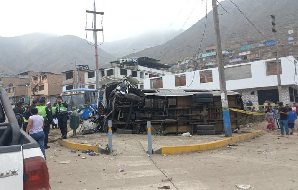 Las personas dentro de uno de los autobuses eran evangélicos que iban a una actividad religiosa (Twitter/@TrivuTv)