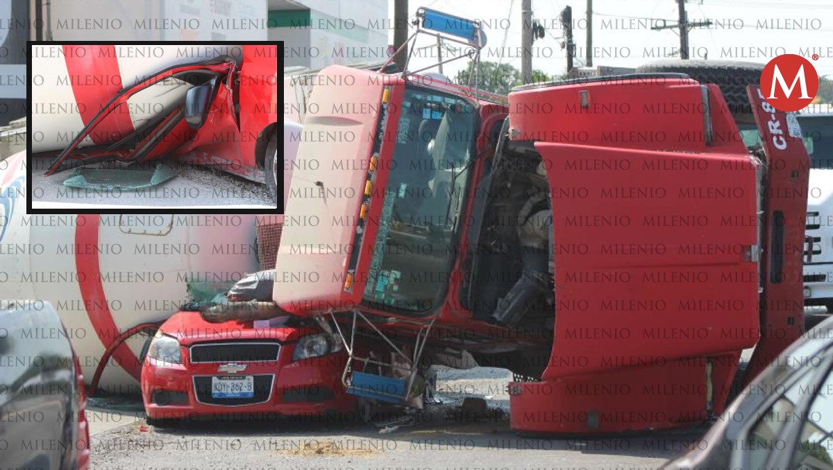 Camión revolvedora cae sobre vehículo estacionado en Tampico