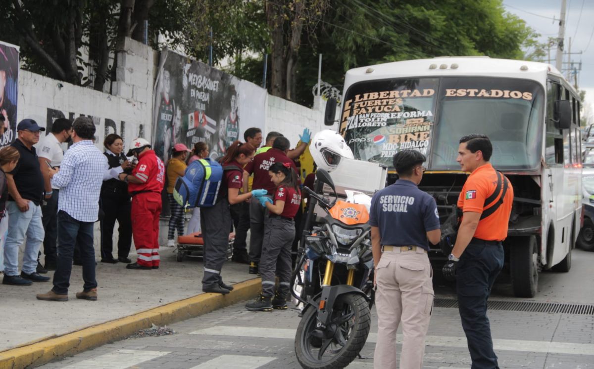 Choque entre unidades de transporte deja varios lesionados en Puebla | Melanie Torres