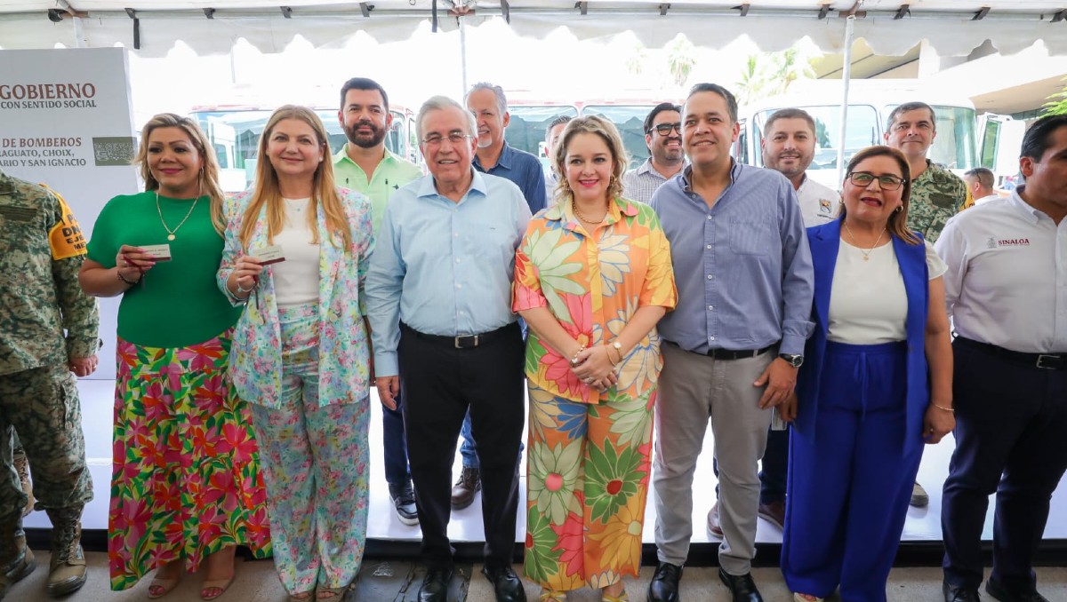 El gobernador hizo entrega de las llaves de las unidades a las y los presidentes municipales. | Especial