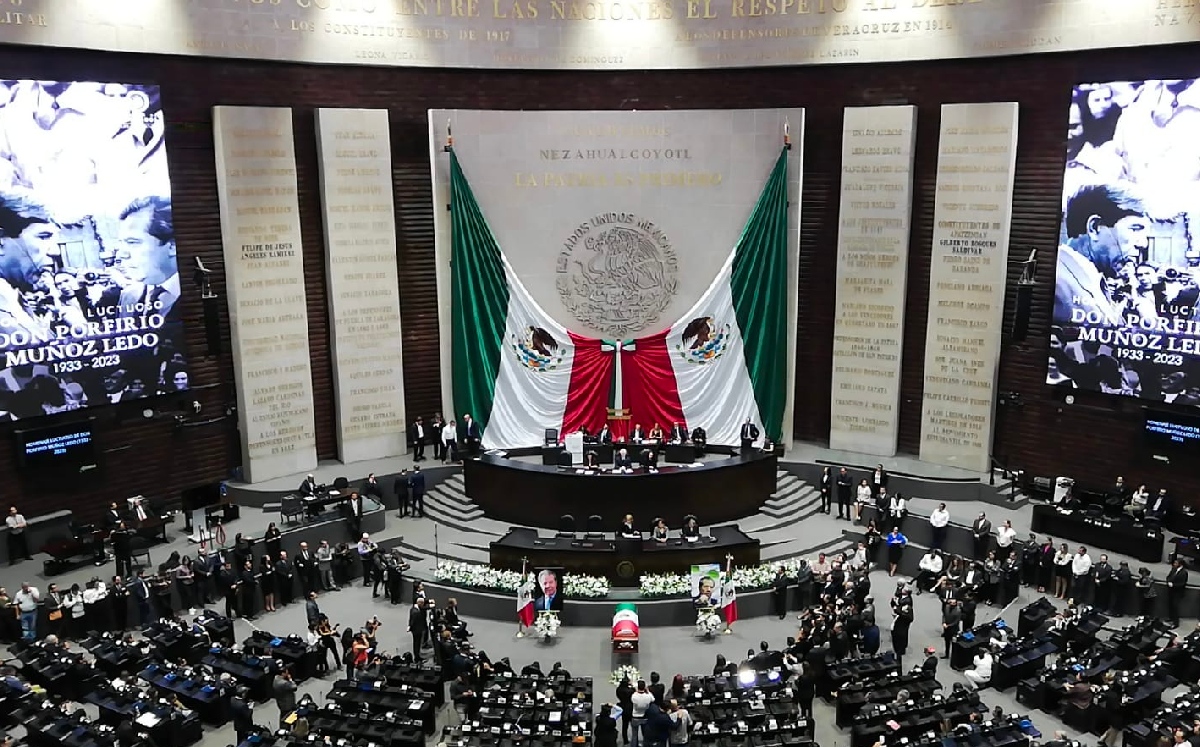 El homenaje se llevó a cabo en el Salón de Plenos del Palacio de San Lázaro. | Javier Ríos