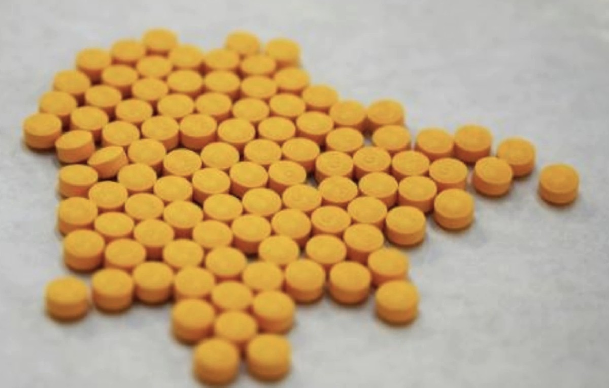 Pastillas de fentanilo expuestas por la agencia antidrogas de Estados Unidos (AFP)