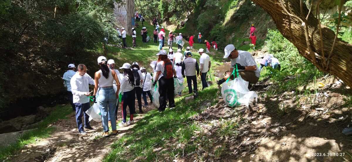 Más de 150 personas participaron en la recolección de basura en Tlahuapan | Adriana Jiménez