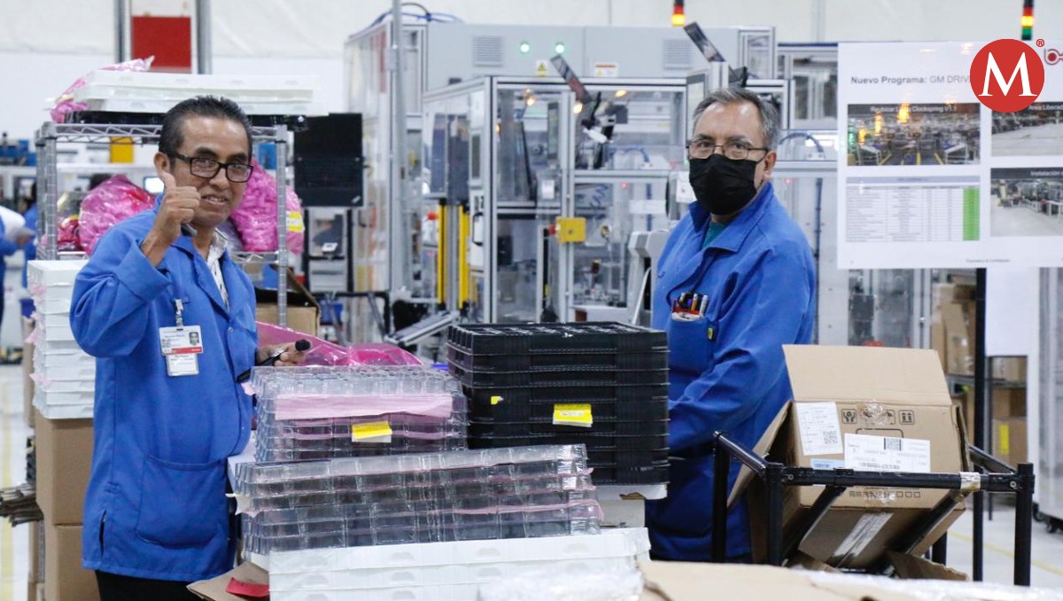 Trabajadores de industrias maquiladoras en Tamaulipas.