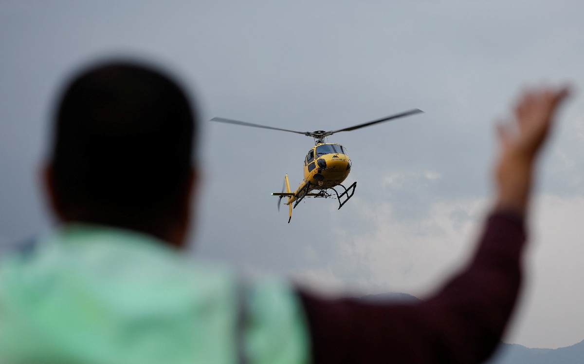 Se enviaron cuerpos de rescate para ayudar a recuperar los cuerpos. | Reuters