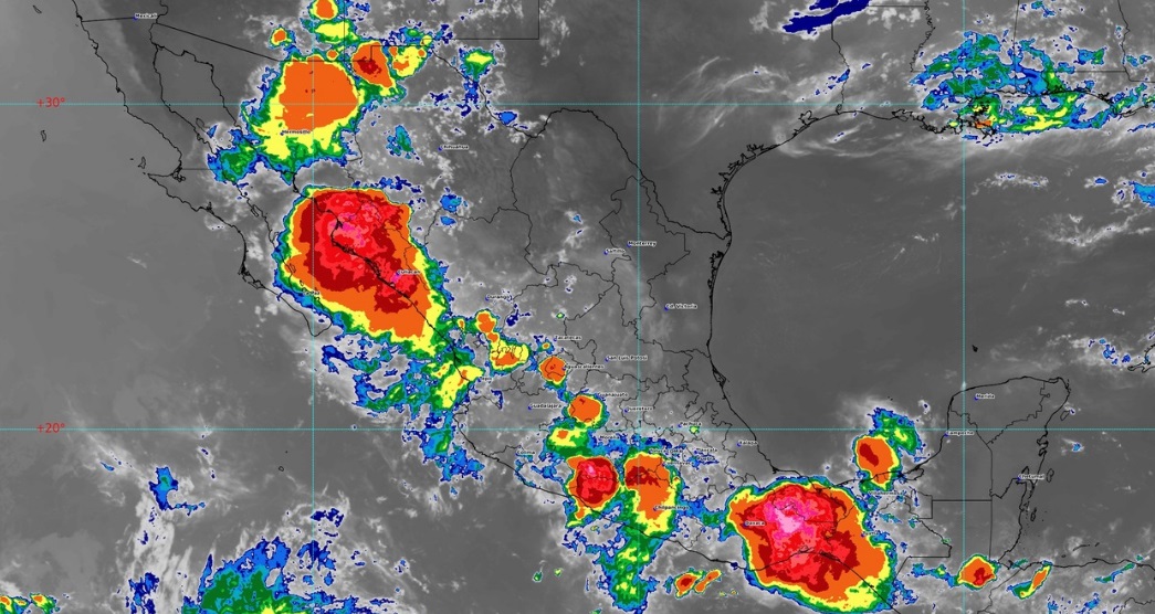 Istmo de Tehuantepec afectado por tormentas eléctricas y vientos fuertes.