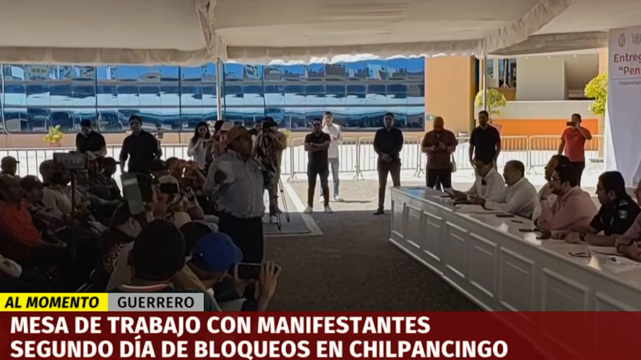 Manifestantes y gobierno sostienen mesa de diálogo por bloqueos en Chilpancingo