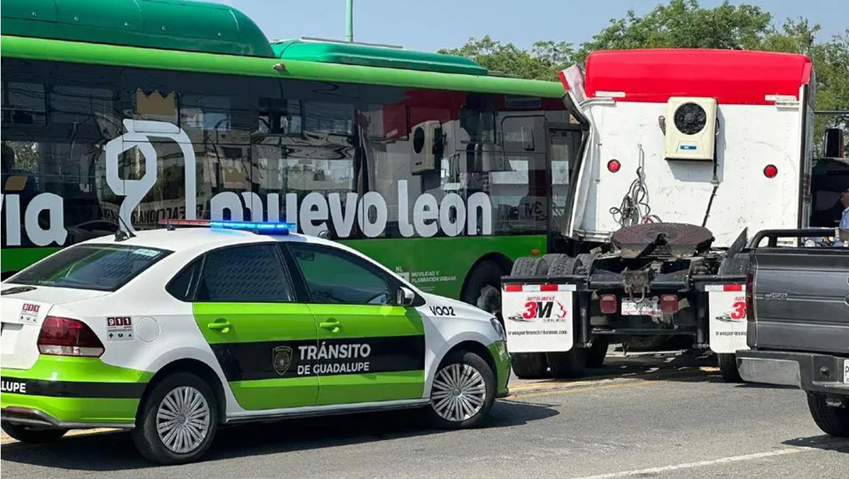 Vista de choque entre ambos vehículos en Av. Ruiz Cortines.Foto: Arely Silva