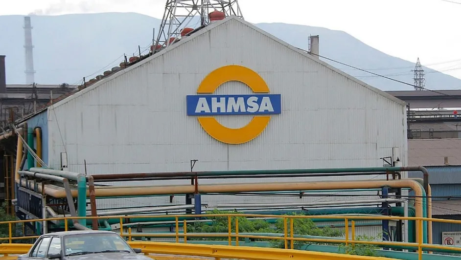 AMLO convoca a acereros del país a comprar AHMSA