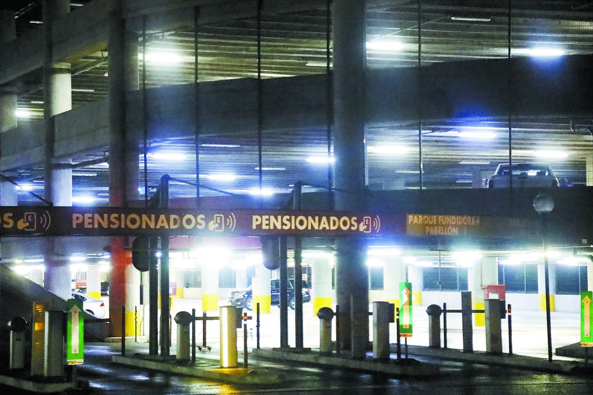 La denuncia por presunto daño al patrimonio al reducir el precio del servicio la interpuso la Contraloría estatal. ROBERTO ALANÍS