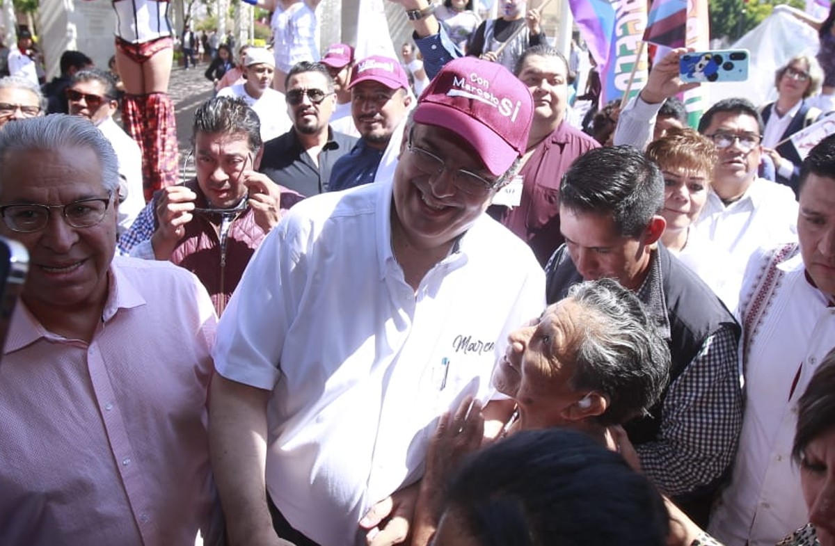 Marcelo Ebrard en recorrido por la plaza de la patria en Aguascalientes. | Foto: Juan Carlos Bautista.