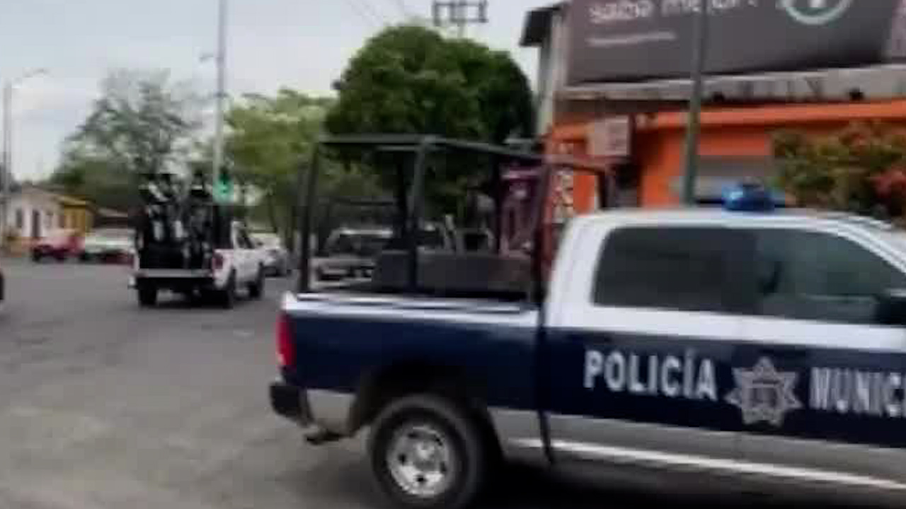 Muere mujer policía y dos agentes resultan heridos tras ataque a patrulla, en Colima