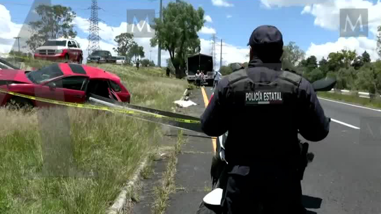 Muere pareja tras volcadura en la autopista México-Pirámides