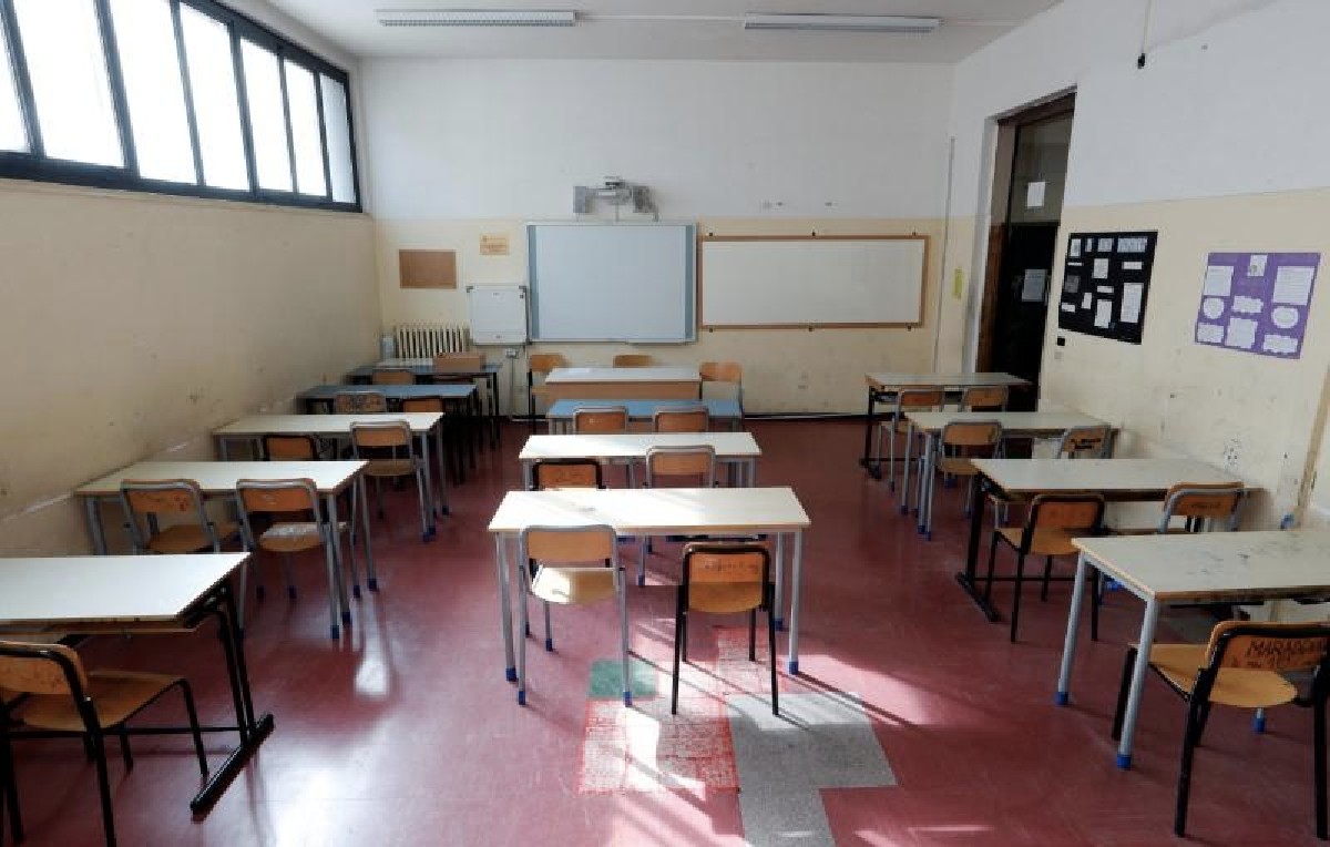 Salón de clases en Italia vacío (Reuters)