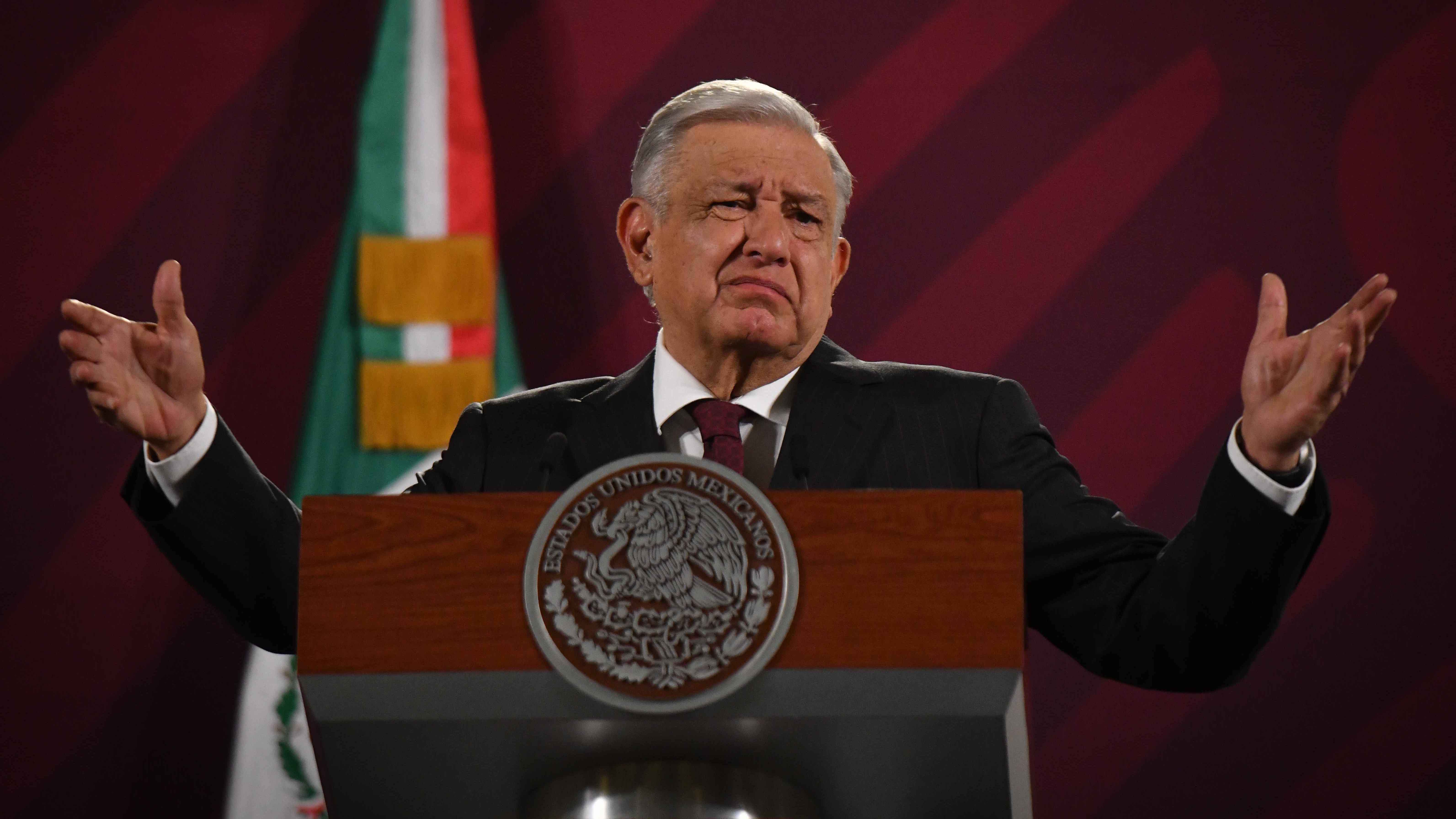 "Él es ultraconservador" AMLO se lanza contra Felipe Calderón y conservadores