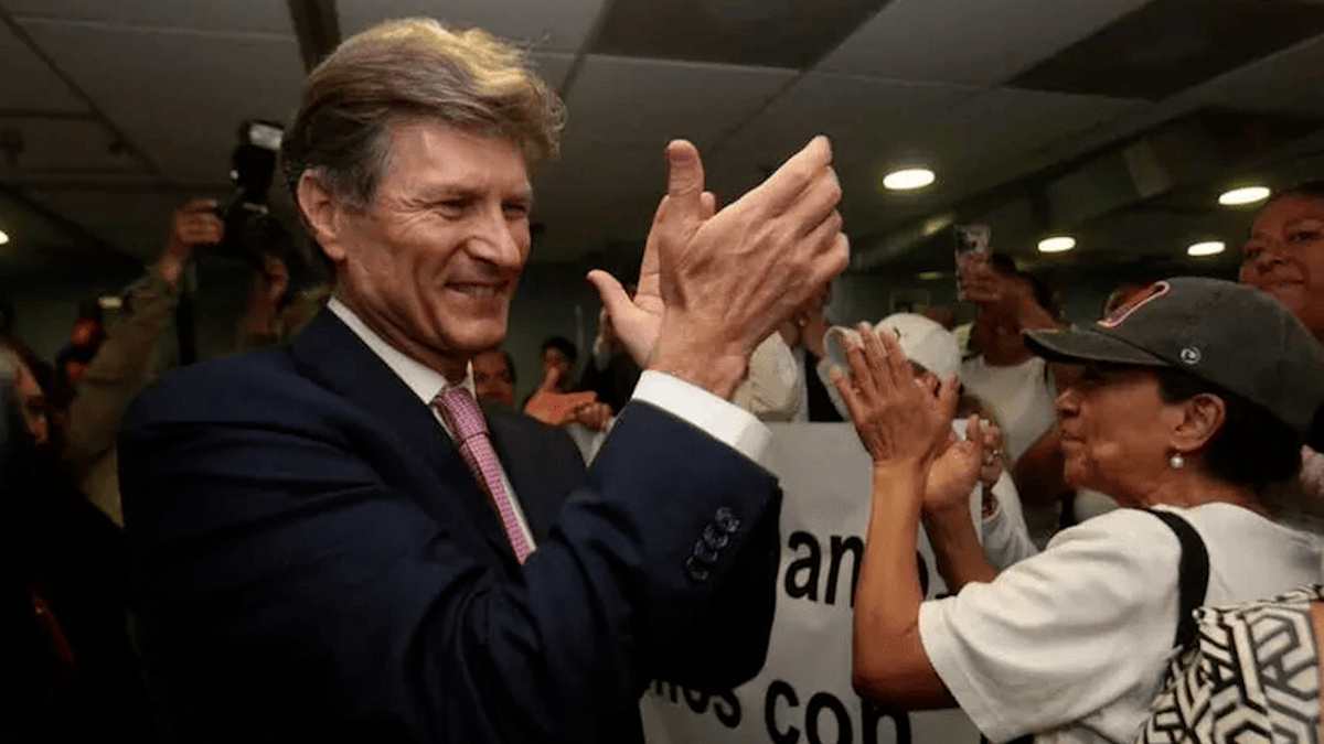 De la Madrid recolecta firma en Morelos; lleva casi 35 mil