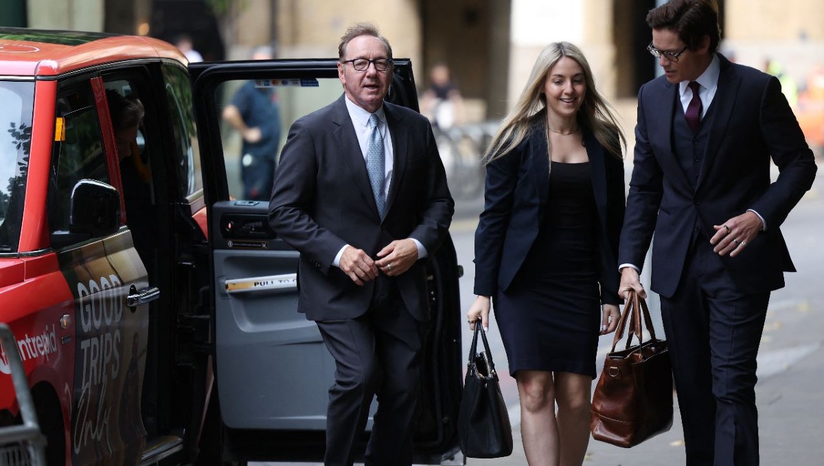 Kevin Spacey llegando al juicio. | Agencia AFP
