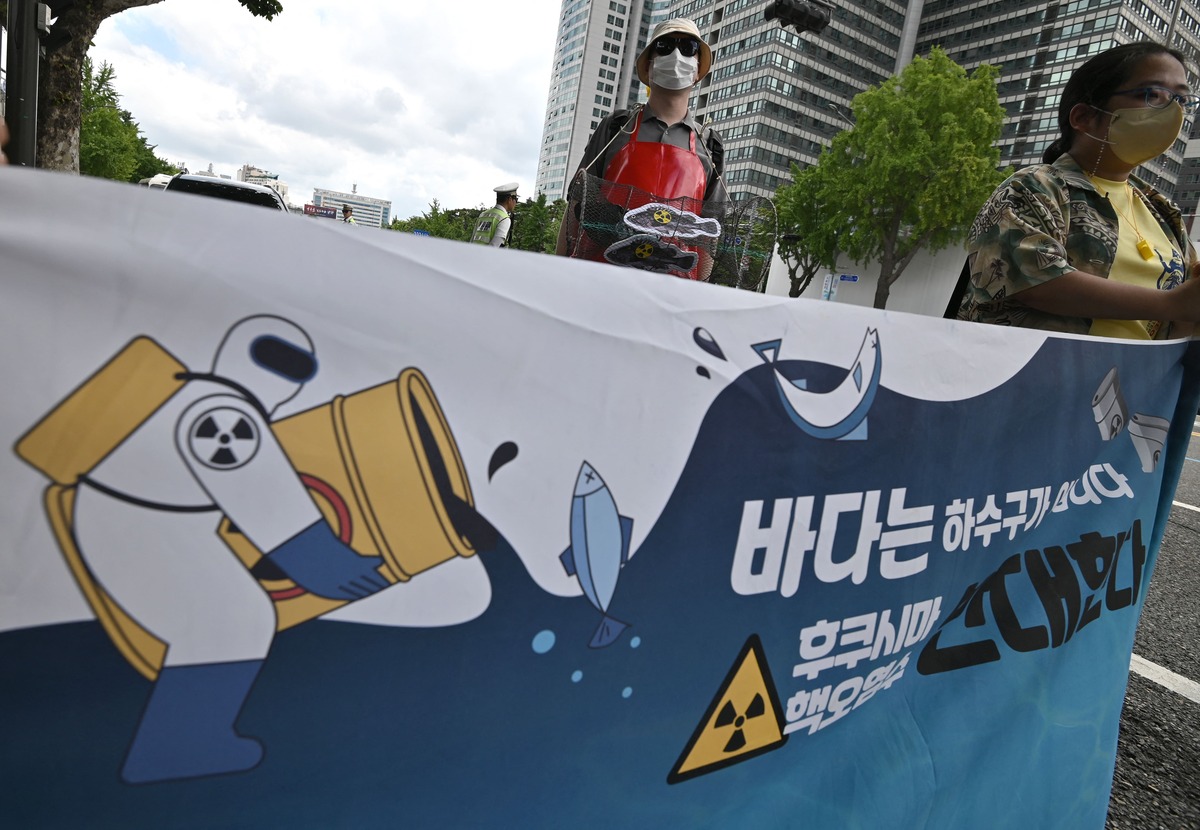 La población japonesa ha protestado en contra de la medida. (AFP)