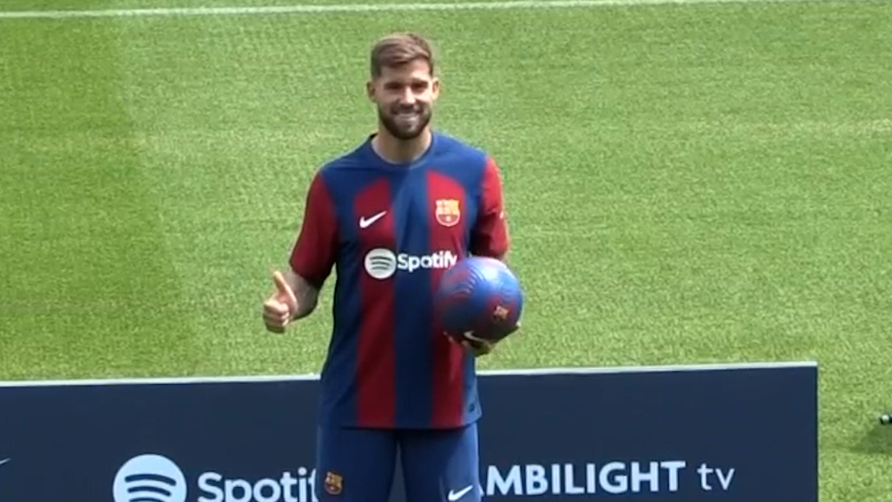 Barcelona presenta a Iñigo Martínez; ocupará el lugar de Gerard Piqué