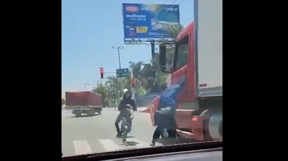 Detienen a tres limpiaparabrisas por agresión en Tlaquepaque. (Especial)