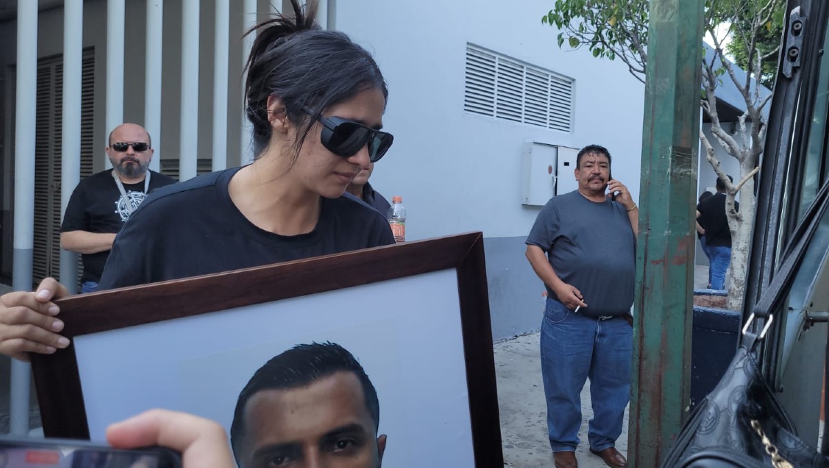 Familiares acuden a homenaje de agentes de la Fiscalía fallecidos en el ataque de Tlajomulco  (Usi Toledo)
