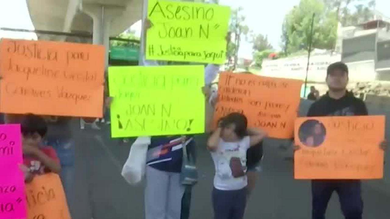 Manifestantes bloquean la autopista México-Cuernavaca, exigen justicia por la muerte de una joven