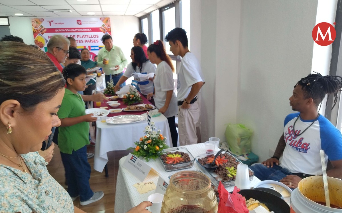 Migrantes en Tampico hacen exposición de comida de sus países. (Jesús Alberto García)