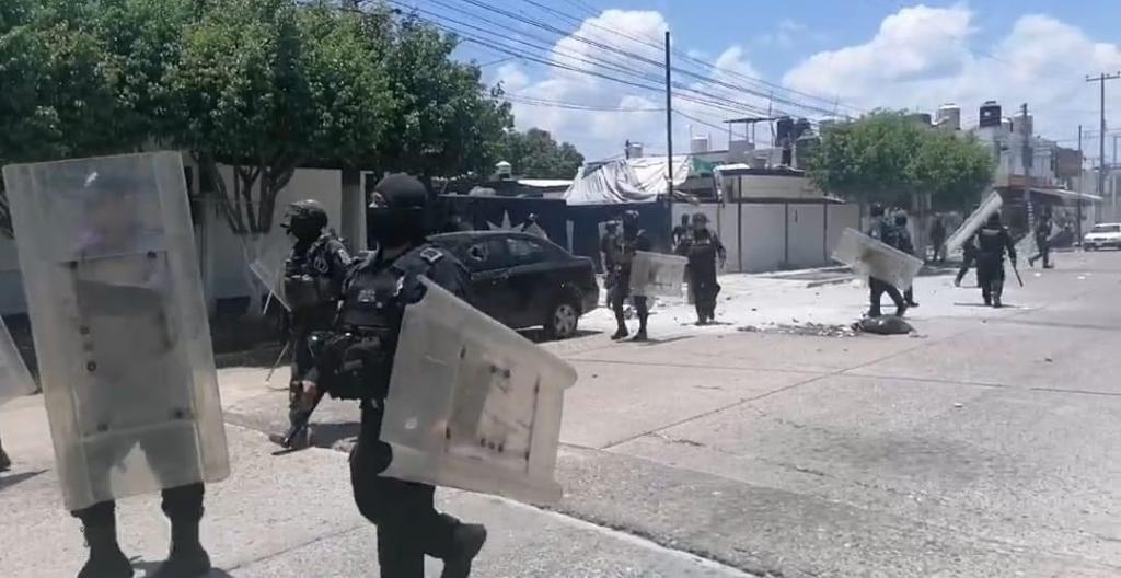 Los reporteros que cubrían la manifestación fueron agredidos y corridos violentamente por los policías | Especial
