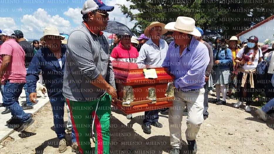 Sepultan a víctimas de incendio en Central de Abasto de Toluca