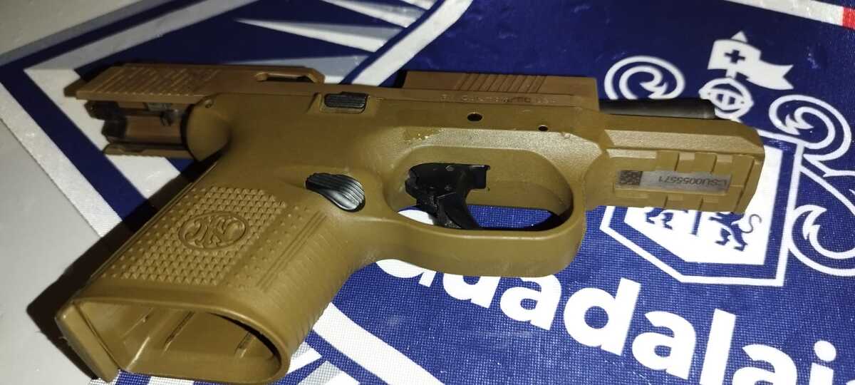 Le aseguraron armas y equipo oficial. (Especial)