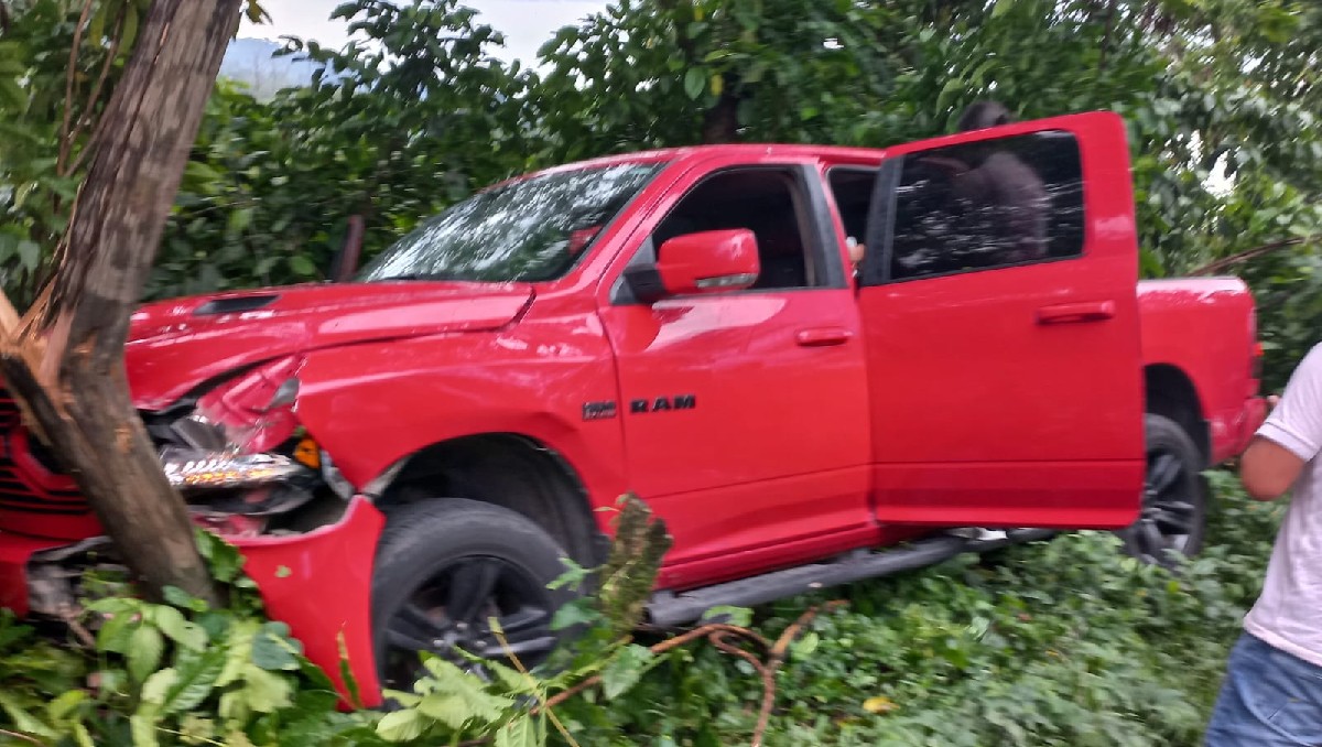 Camioneta que fue atacada por civiles armados en Chiapas (Especial)