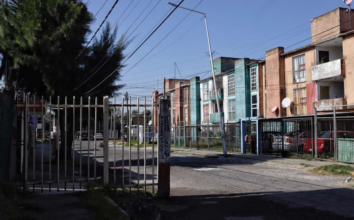 Colocación de rejas en colonia de Puebla | Agencia Enfoque
