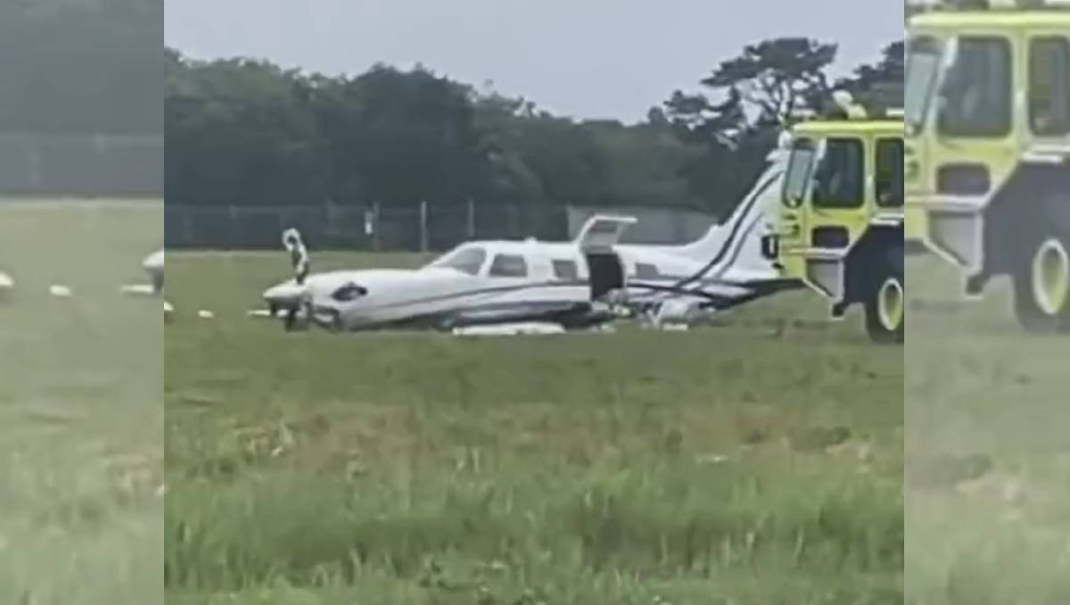 La mujer intentó aterrizar  la avioneta pero se estrelló. (Especial).