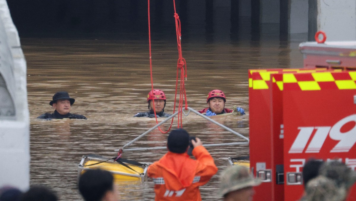 Rescatistas atienden inundación de túnel en Corea del Sur | Reuters