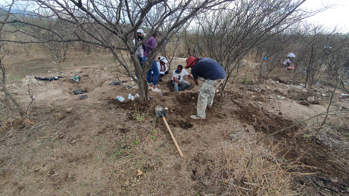 Trabajos de las Madres Buscadoras en la fosa de Tlajomulco. (Juan Carlos Munguía)