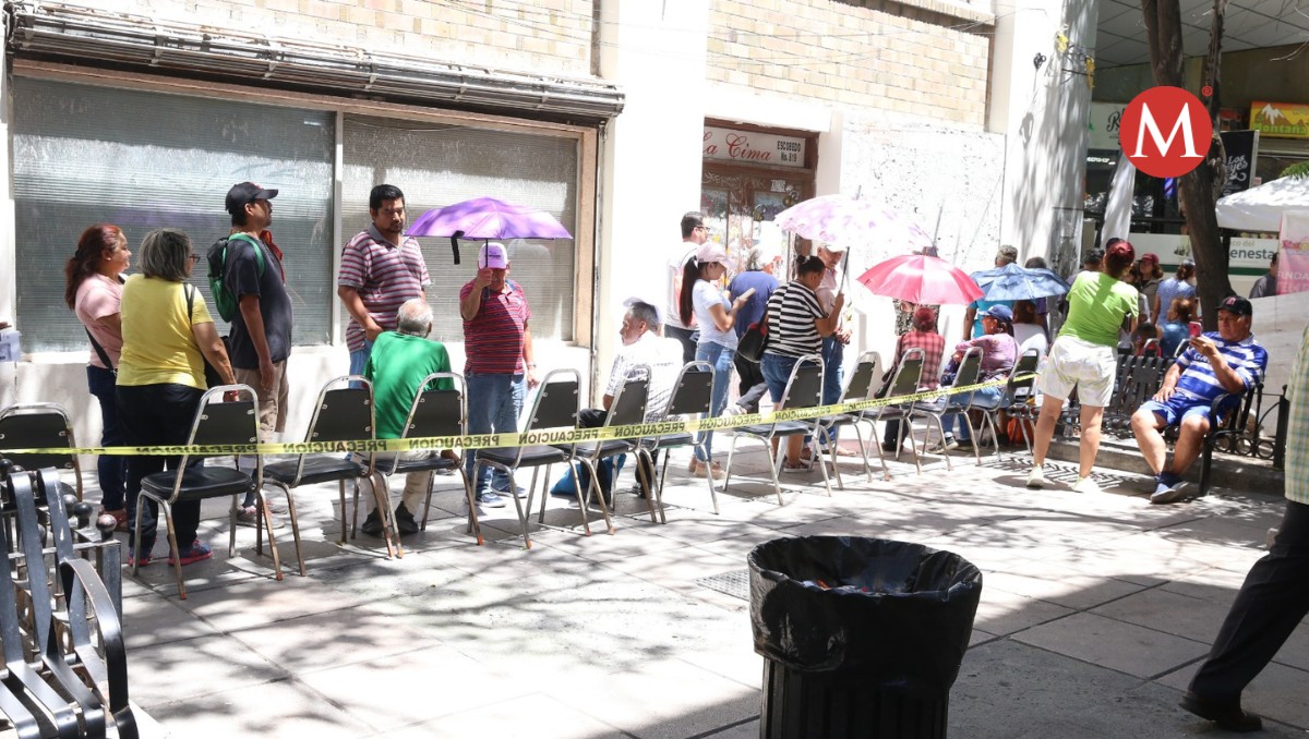 Los adultos mayores estuvieron varias horas en las filas. | Foto:Raúl Palacios