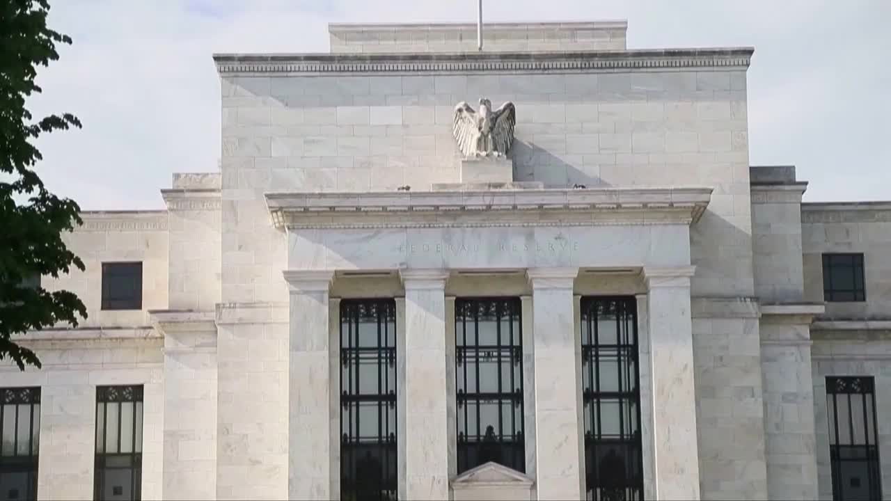 Peso mexicano se revalúa en 2% respecto al dólar estadunidense | Mercados en Perspectiva