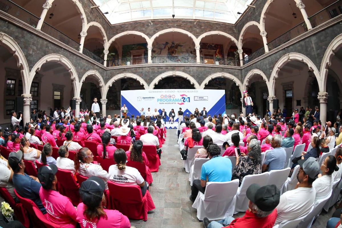 La gobernadora de Aguascalientes, Tere Jiménez, presenta el Programa 2x1 para migrantes. (Especial)