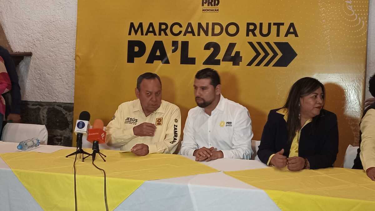 Jesús Zambrano, líder perredista, en su visita a Michoacán. (Especial)