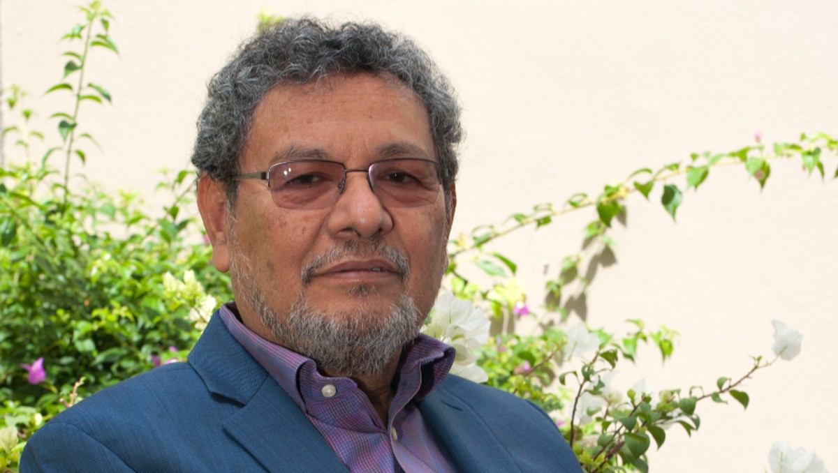 El reconocido escritor impulsa el talento de los jóvenes escritores / Janeth Gómez