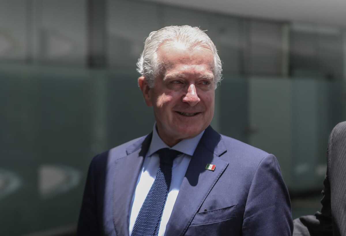 Santiago Creel , senador del PAN previo a la sesión permanente. | Araceli López