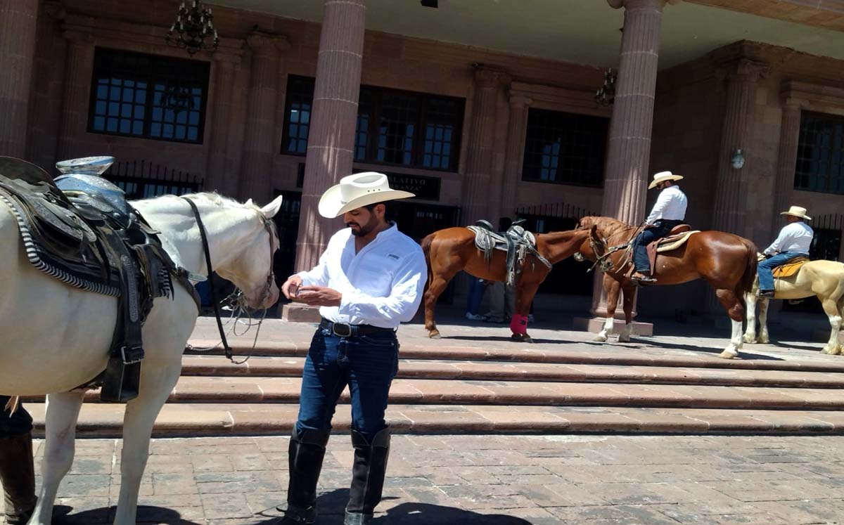 Se realizó una manifestación a las afueras del Congreso de Coahuila. (Especial)