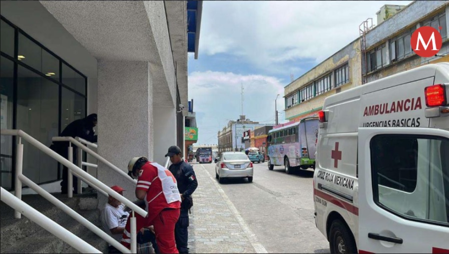 Por las altas temperaturas hombre se desvanece en centro de Tampico