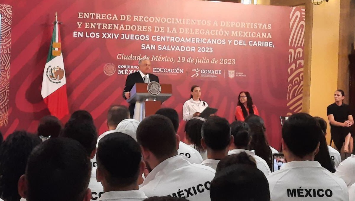 AMLO reconoce a medallistas de los JCC San Salvador 2023 (TW:@CONADE)
