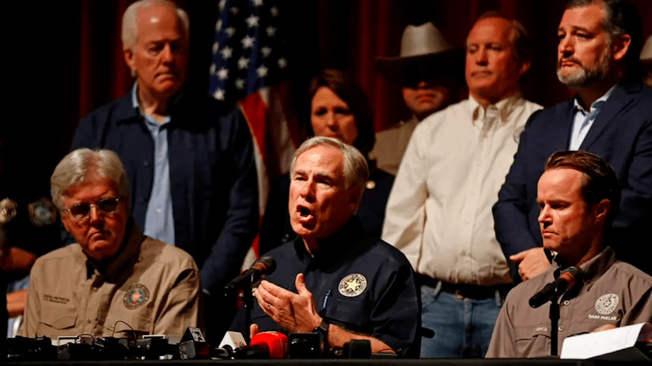 Gregg Abbott ordena a Patrulla Fronteriza empujar a niños migrantes de vuelta al Río Bravo