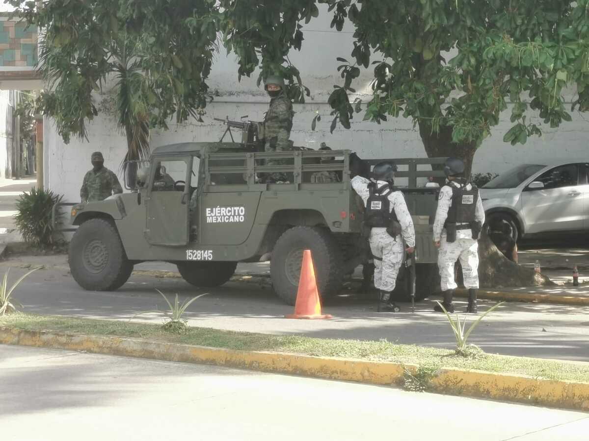 Guardia Nacional, Marina y Sedena custodiando instalaciones de FGR en Tuxtepec, tras detención del hijo del ex presidente municipal de Acatlán, Oaxaca