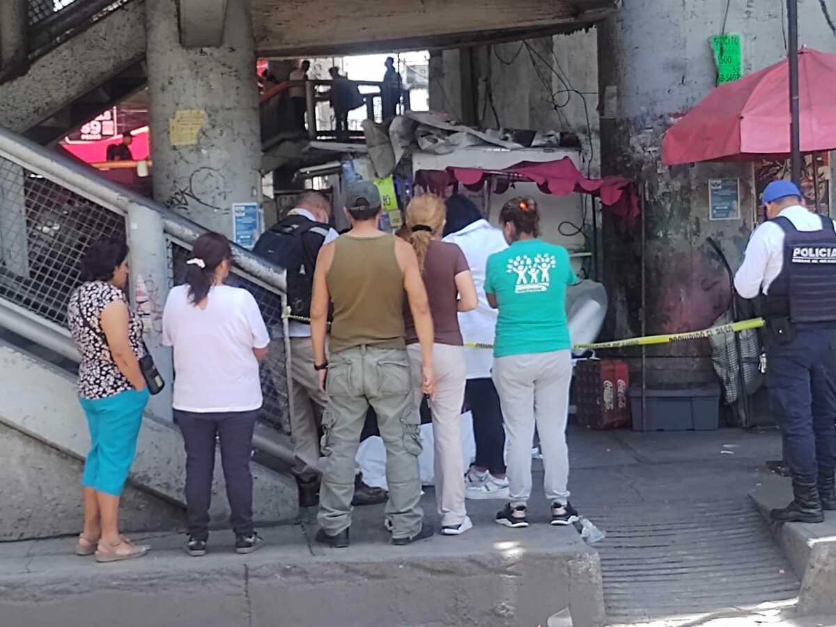 El hombre pudo sentarse unos minutos en las escaleras, pero murió posteriormente.| Carlos Tejeda
