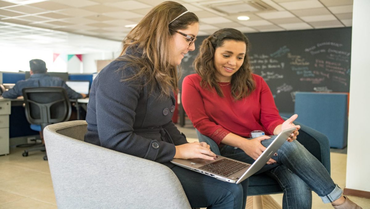 Llega a 34% la participación de las mujeres en el ámbito profesionista | Especial