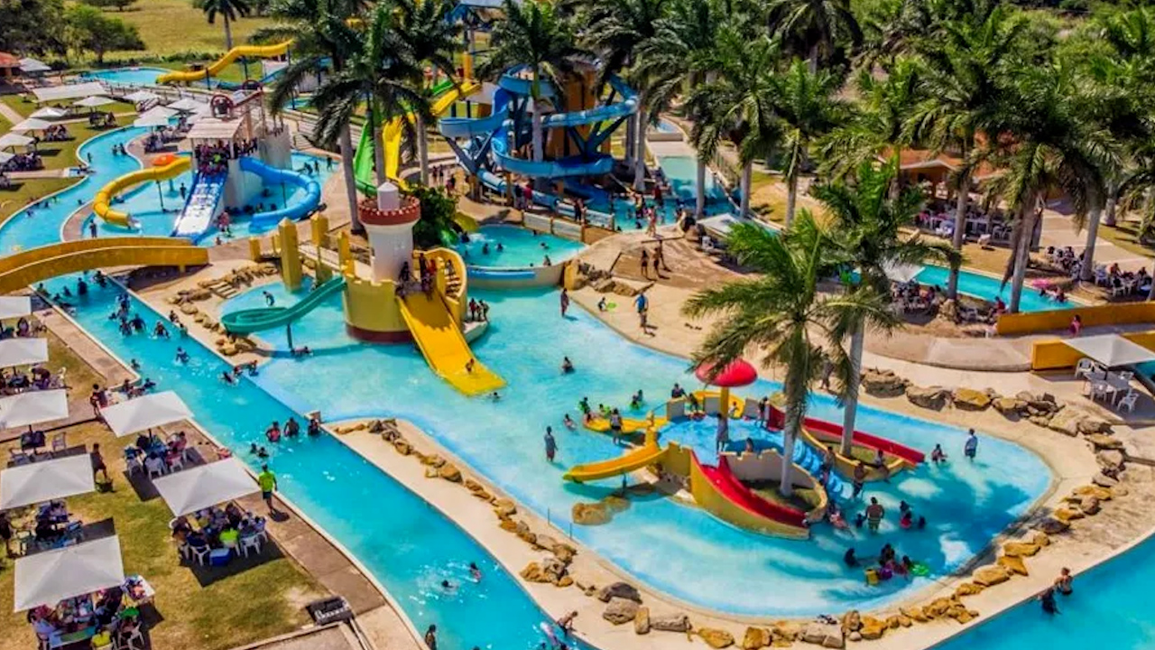 Parques y atracciones en México esperan más visitantes este verano